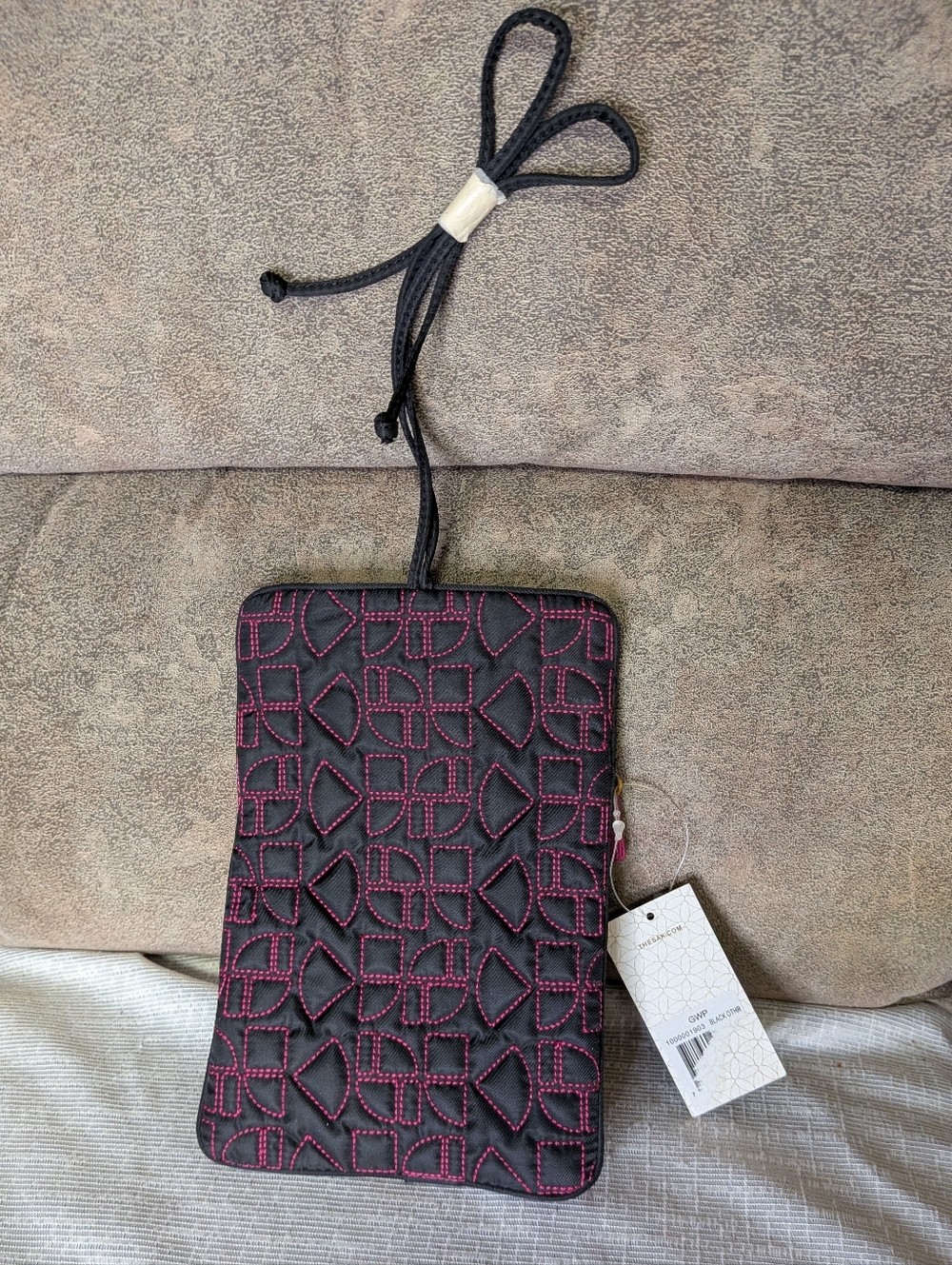 NWT The Sak Smartphone Travel Pouch Crossbody - Pink & Black Quilted Organizer